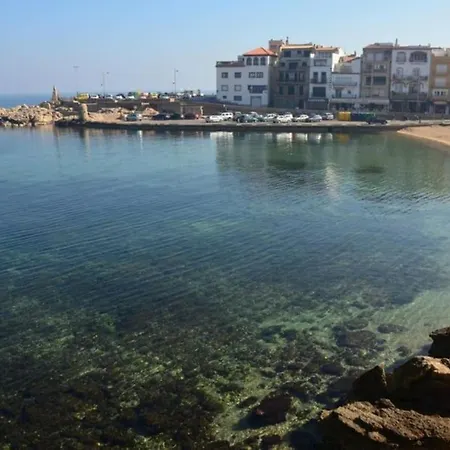 With Air Conditioning And Communal Pool