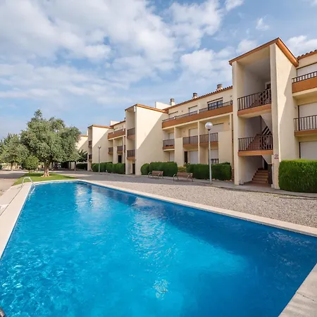 With Air Conditioning And Communal Pool *