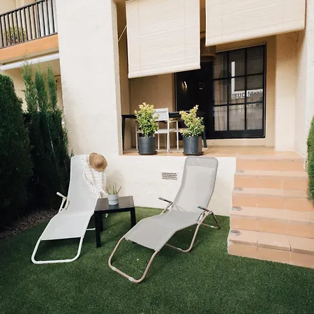 With Air Conditioning And Communal Pool Apartment