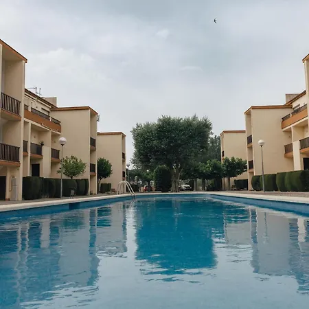 With Air Conditioning And Communal Pool *